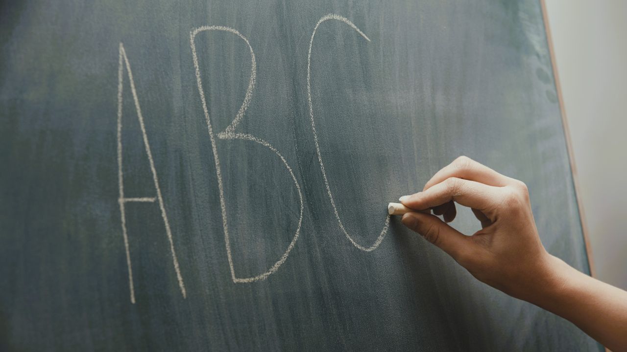 Gør det nemmere for virksomheder at tage ordblinde elever